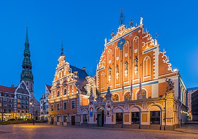 House of Blackheads and St. Peter's Church Tower, Riga, Latvia - Diliff.jpg