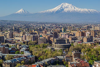 Mount Ararat and the Yerevan skyline.jpg