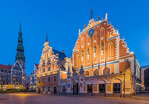 House of Blackheads and St. Peter's Church Tower, Riga, Latvia - Diliff.jpg